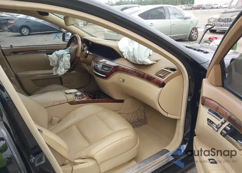 2012 Mercedes-Benz S 550 z USA, uszkodzony, nr VIN WDDNG7DB8CA440302